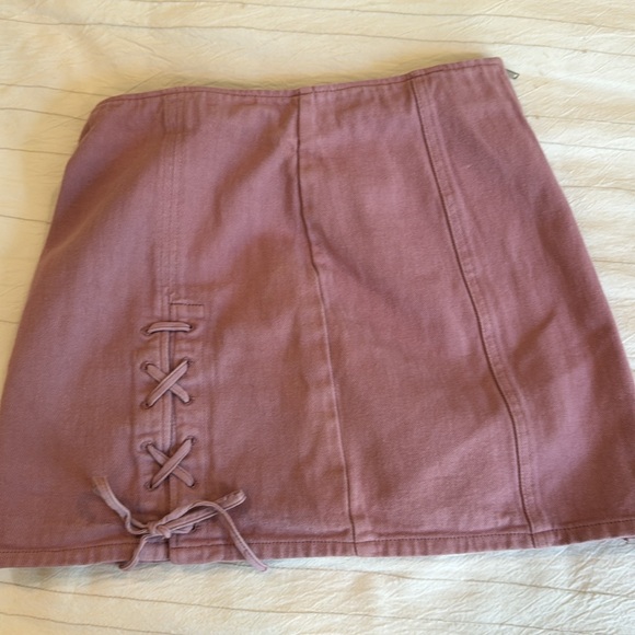 Pink detailed skirt with zipper on side - Picture 2 of 3
